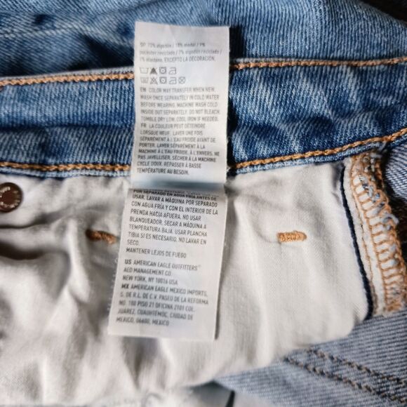 American Eagle Mom Jeans Women's Size 4 Distressed High-Rise Stretch Light Wash - Picture 15 of 16